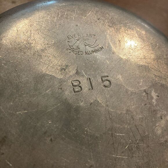 Vintage 1959s Everlast Hand Forged  Sauce Pan Aluminum Crumb Catcher - Picture 4 of 4